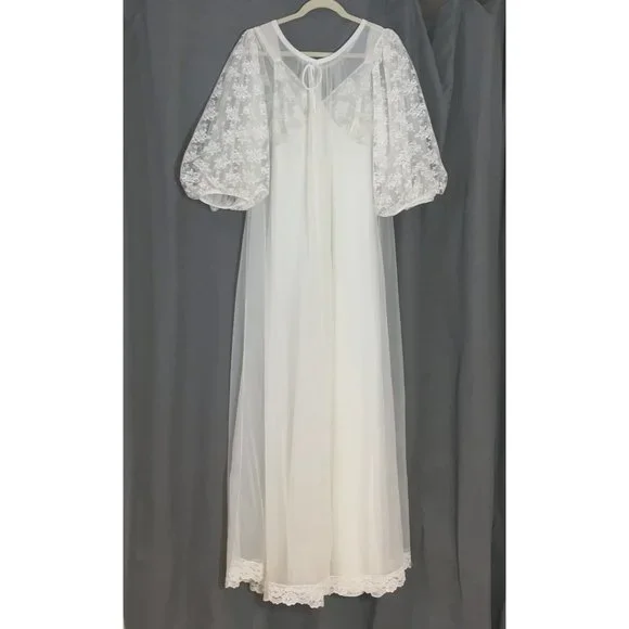 Elegant White Lace Robe Set